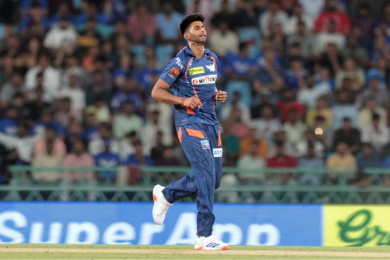 IPL 2024: Mayank Yadav leaves field due to side strain