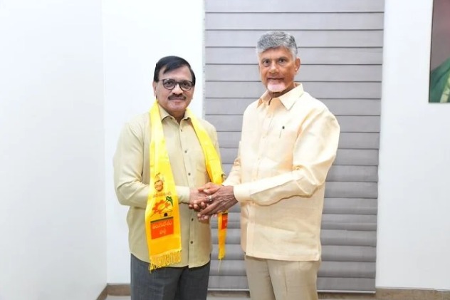 YCP MLC joins TDP in the presence of Chandrababu