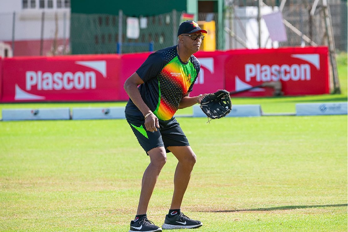 Zimbabwe bring in Courtney Walsh as coaching consultant for Women’s T20 World Cup Qualifiers