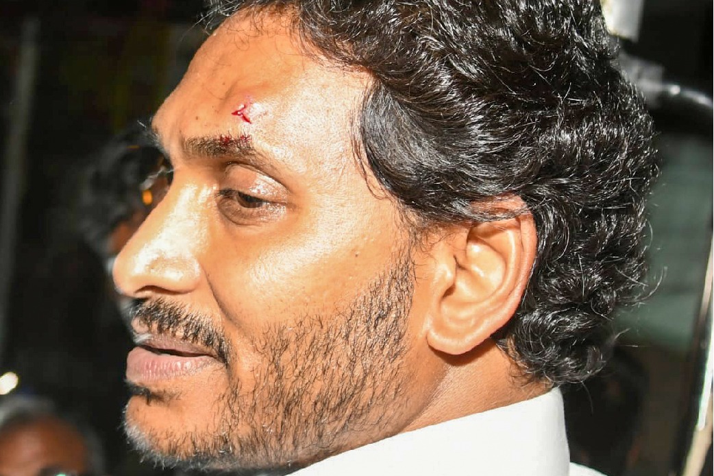 Families of suspects held for stone attack on Jagan Mohan Reddy stage protest