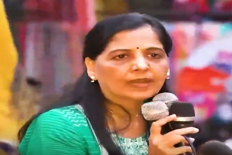 Emotional Start: Sunita Kejriwal's roadshow for LS polls highlights husband's plight