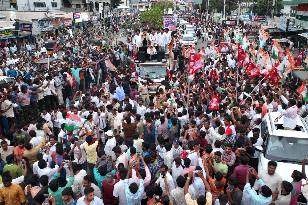 Actor Venkatesh campaigns for Congress candidate in Khammam