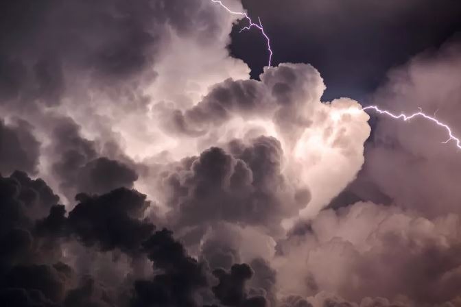 Lightning strike hits airport runway in Texas