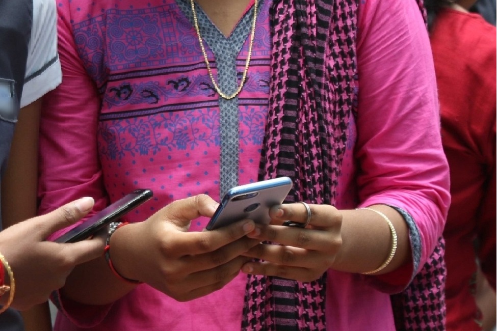 Women's internet adoption on mobile phones reach 37 pc in India: GSMA