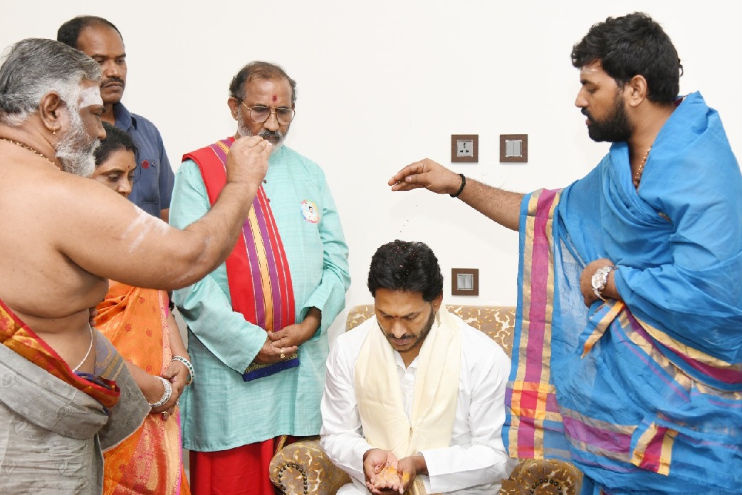 Two days after polling, Jagan Mohan Reddy participates in special puja