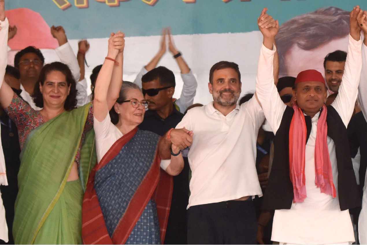 Sonia Gandhi makes an emotional appeal for Rahul in Raebareli