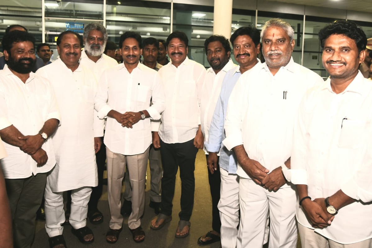Jagan Mohan Reddy leaves for foreign tour