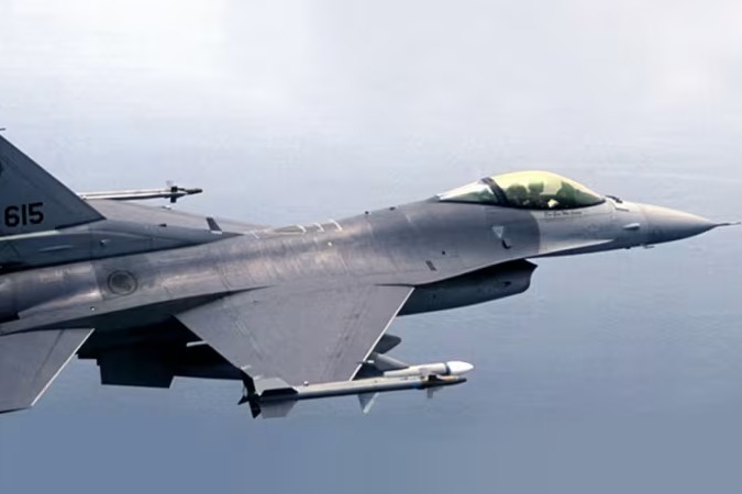 Singaporean F-16 jet crashes due to component failure