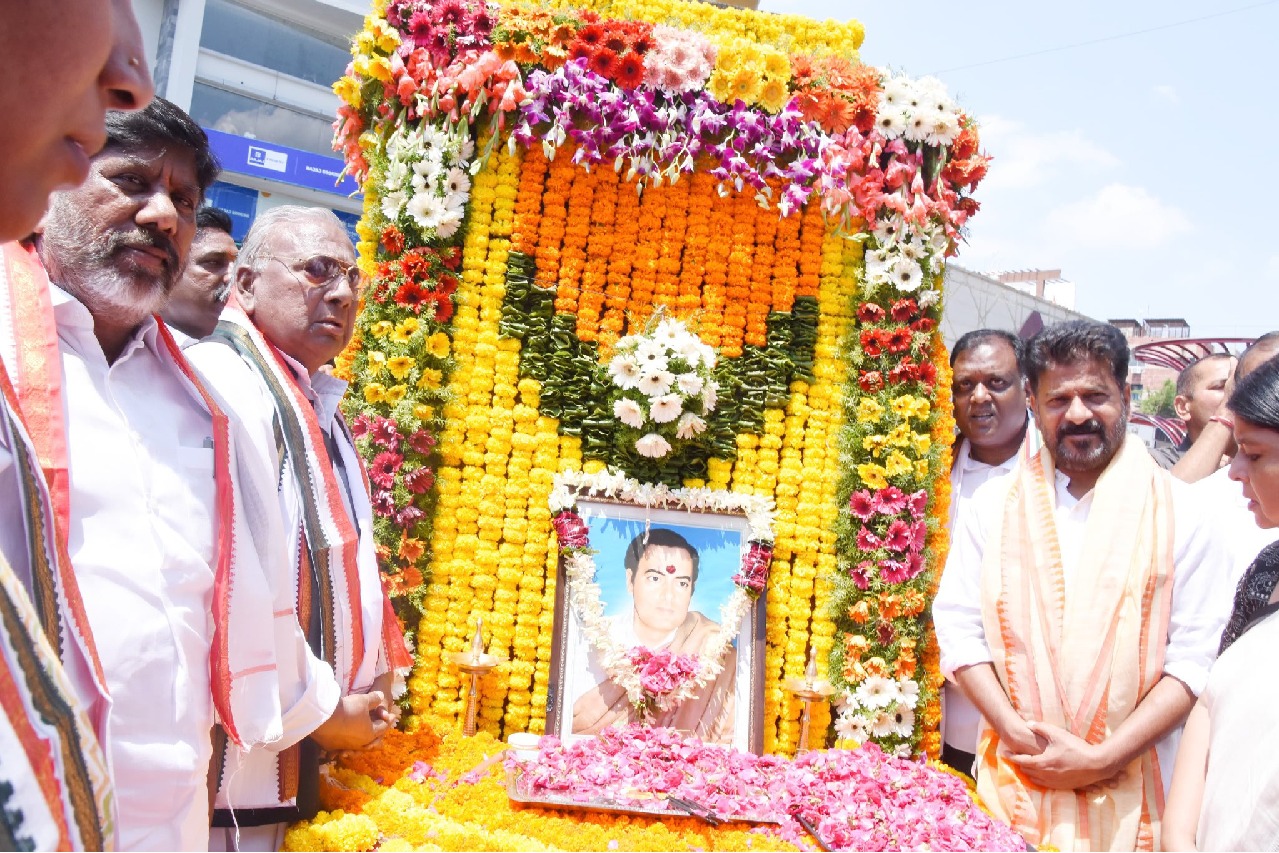 Telangana CM, Deputy CM pay tributes to Rajiv Gandhi