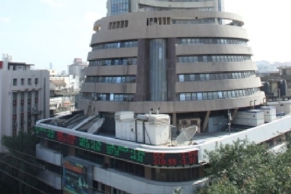 Sensex, Nifty close flat after touching all-time high