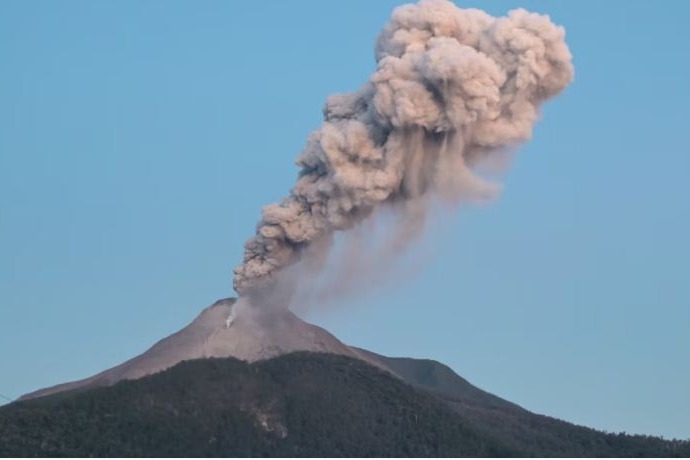 Indonesia's Mount Ibu erupts again