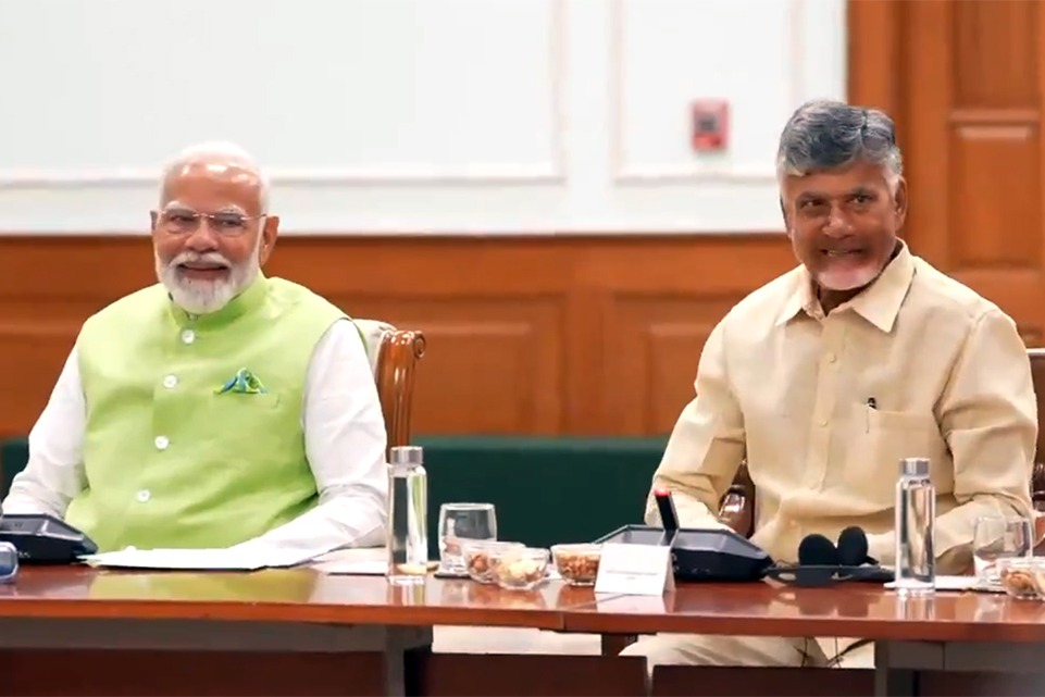 NDA bonding: Naidu to hold swearing-in later to have PM Modi in attendance