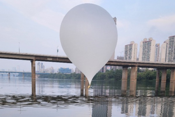 North Korea sending rubbish-filled balloons to South Korea again: Seoul