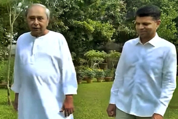 Naveen Patnaik's close aide VK Pandian quits active politics