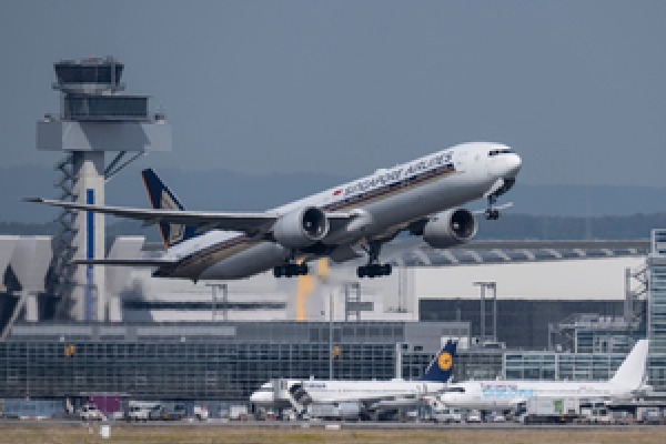 Singapore Airlines compensates passengers after turbulence incident