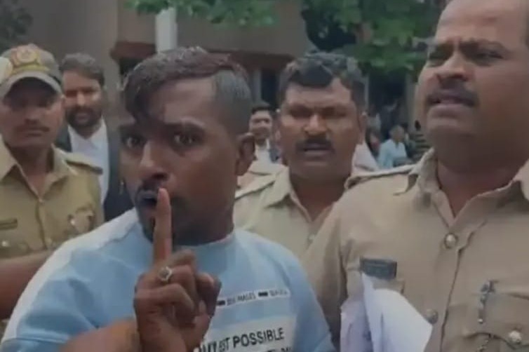 Gangster who had threatened Nitin Gadkari, thrashed after raising pro-Pakistan slogans in Karnataka court