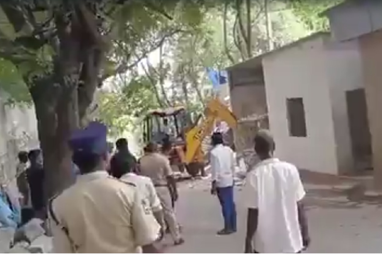 Municipal officer shunted out after demolitions in front of Jagan’s house in Hyderabad