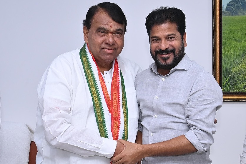 Jolt to BRS as ex-Speaker Srinivas Reddy joins Congress