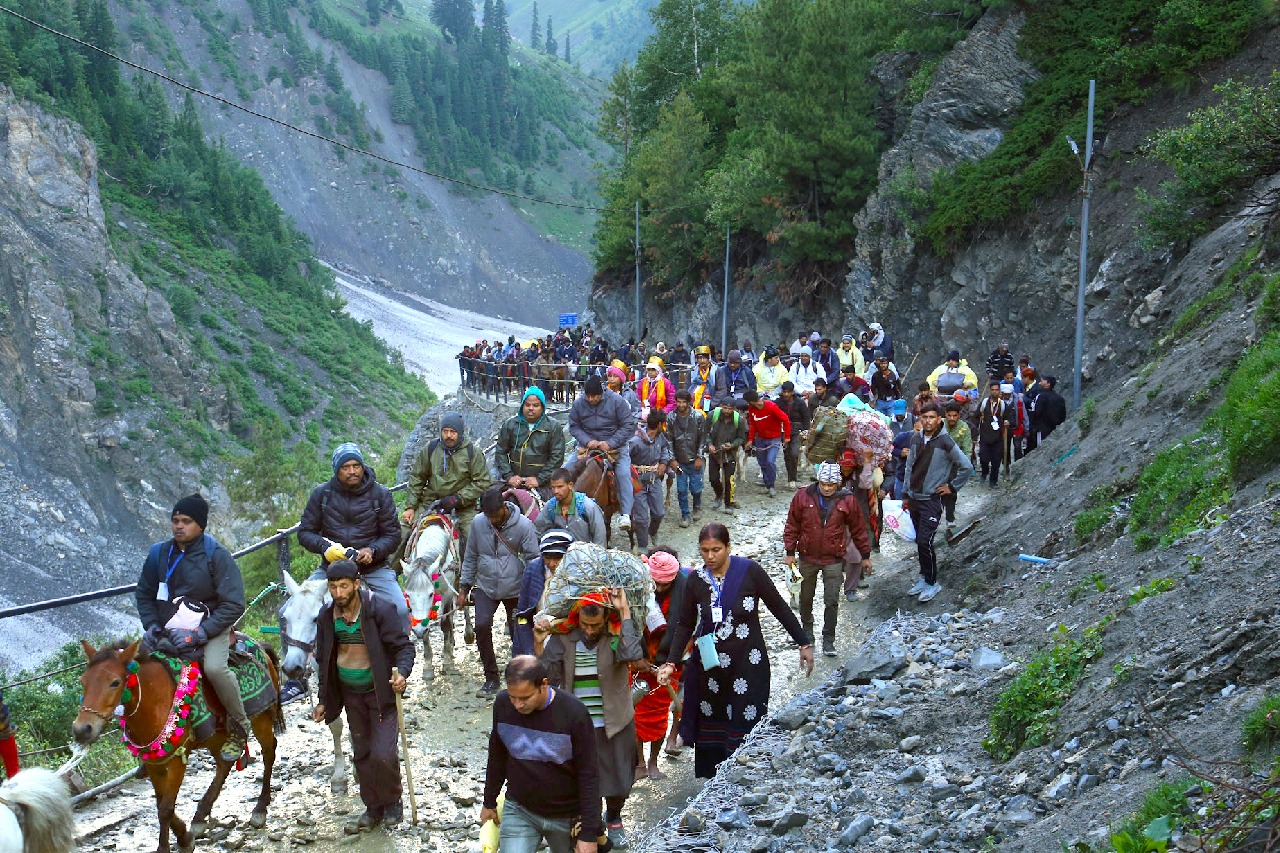 Second batch of Yatris leave Jammu as Amarnath Yatra begins today