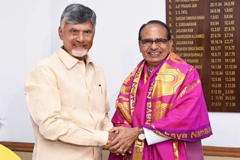 Shivraj Chouhan assures Chandrababu Naidu of Centre's help to boost agriculture