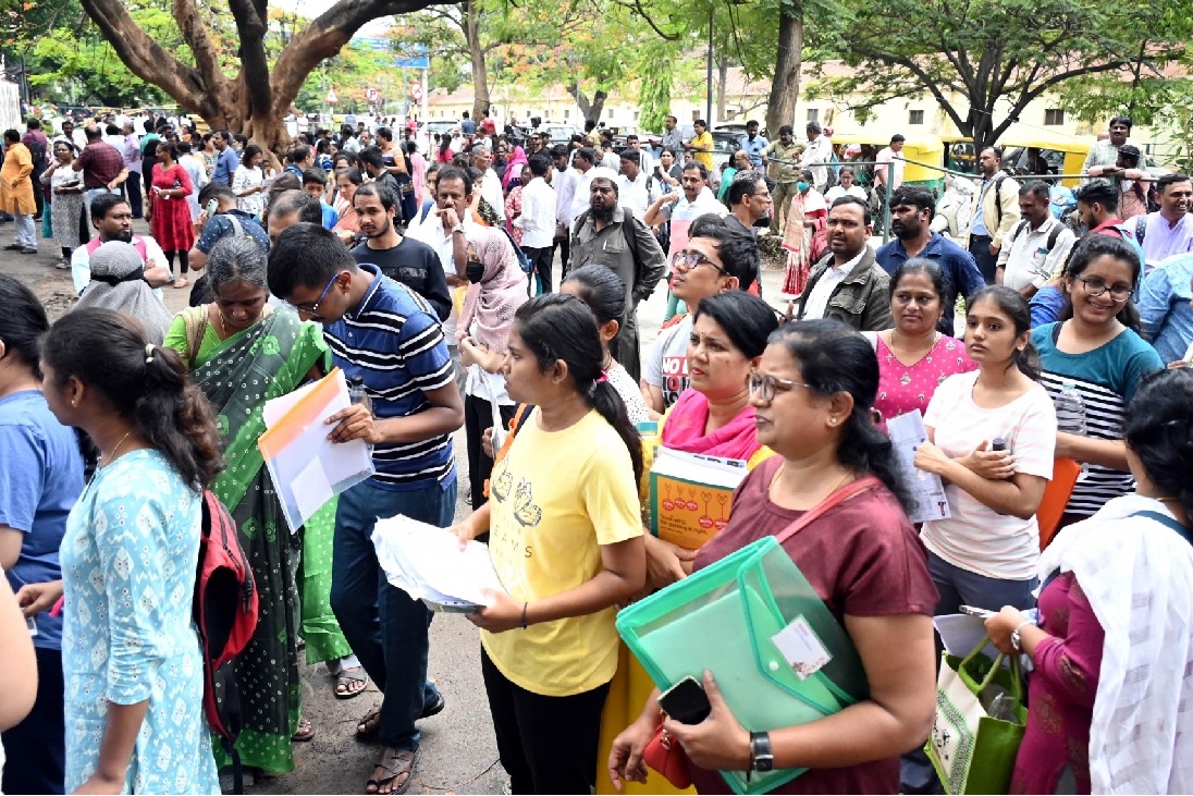 'Will affect lakhs of honest students': Centre opposes cancellation of NEET-UG exam in SC