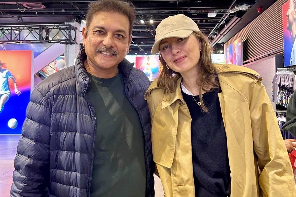 Ravi Shastri shares photo with ‘fashion icon’ Maria Sharapova