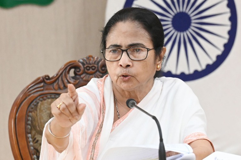 Will meet Thackaray, Sharad Pawar and Akhilesh in Mumbai: Mamata Banerjee