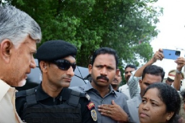 CM Chandrababu Stops Convoy on Karakatta to Hear Public Grievances