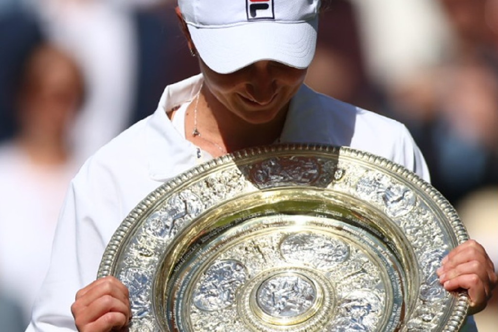 Wimbledon 2024: Krejcikova overcomes Paolini in three sets for first title at SW19