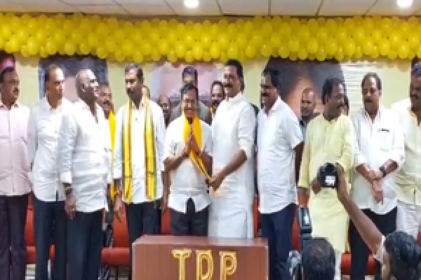 Seven YSRCP corporators in Vizag join TDP, many others likely to follow