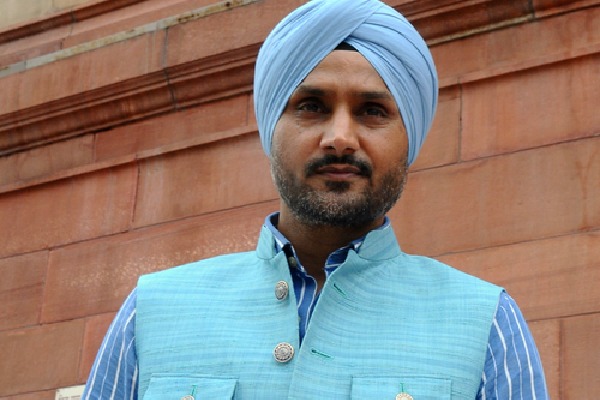 India shouldn't go to Pakistan for Champions Trophy: Harbhajan supports BCCI's decision