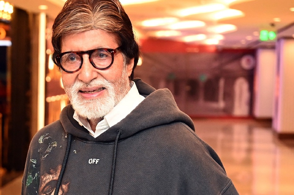 Big B apologises for confusing 'Akayla' scene with 'Agneepath' in social media post