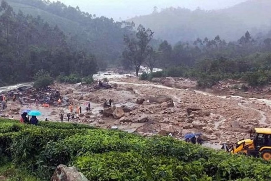 Massive landslides in Wayanad, 19 dead