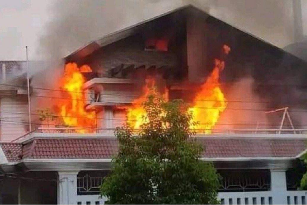 Mob sets former B'desh skipper Mashrafe Mortaza's house on fire