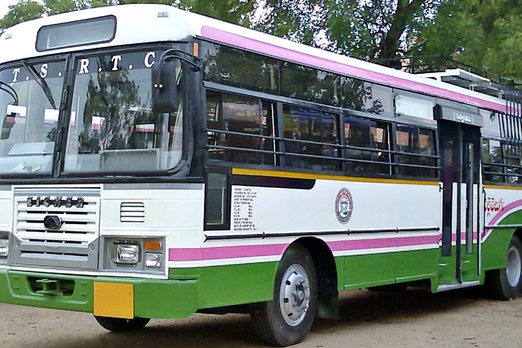 Woman hurls beer bottle at RTC bus in Hyderabad, throws snake on conductor