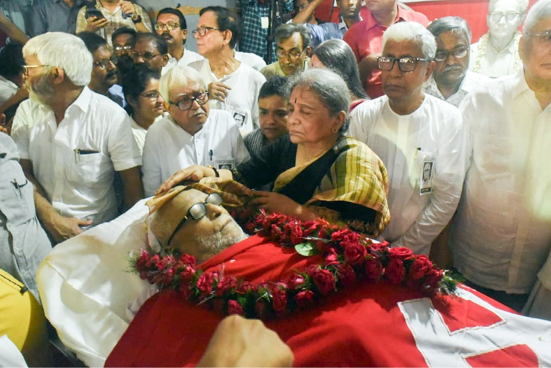 Rahul Gandhi writes to Buddhadeb Bhattacharjee’s wife highlighting his role as pragmatic politician