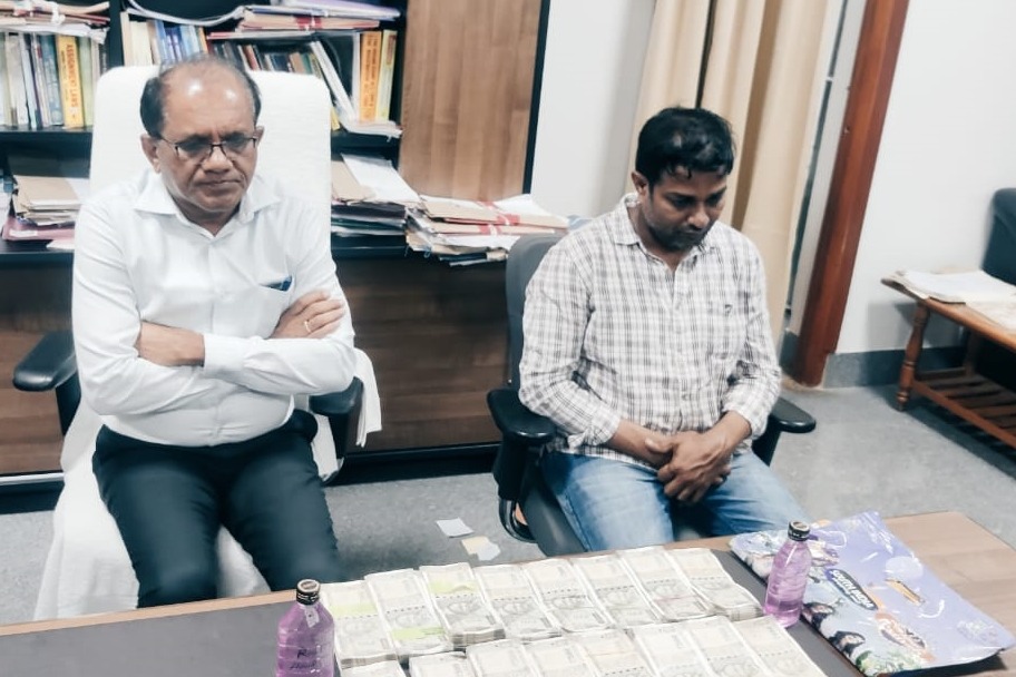 Joint collector caught taking Rs 8 lakh bribe in Telangana