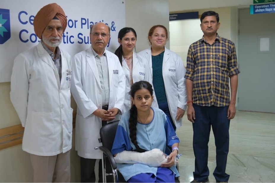 Doctors perform 12-hour long surgery to reattach 20-yr-old’s severed palm & finger