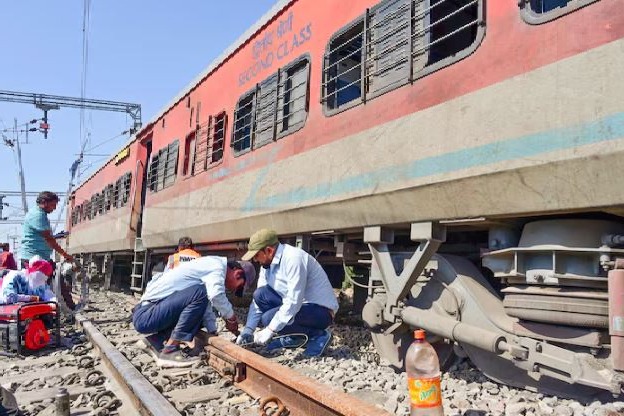 20 coaches of Sabarmati Express derail in UP, no casualties reported