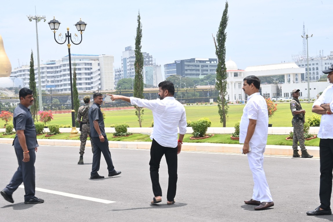 Telangana CM begins work on installing Telangana Talli statue at Secretariat