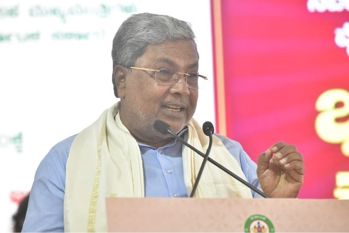 BJP offering Rs 100 crores to Cong MLAs to topple K’taka govt: Siddaramaiah