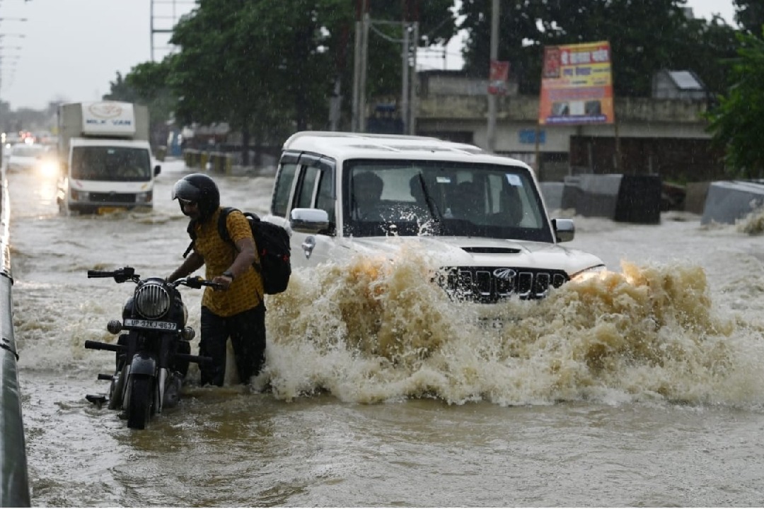 Man consumes phenyl in protest amid Jamnagar floods