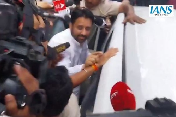 ED arrests AAP MLA Amanatullah Khan following raid at his home