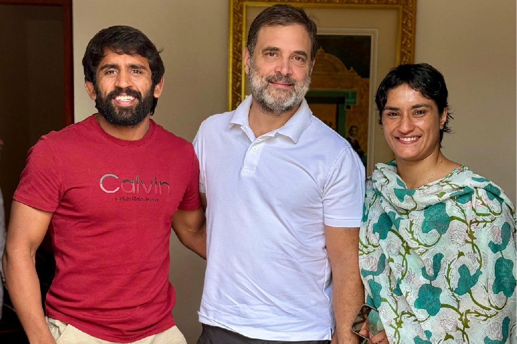 Wrestlers Vinesh, Bajrang meet Rahul amid talks of debut in Haryana polls