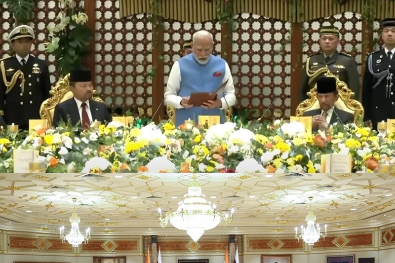 PM Modi holds delegation-level talks with Sultan of Brunei, later departs for Singapore