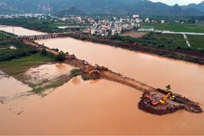 Andhra floods affect 10 lakh people, damaged crops over 5 lakh acres