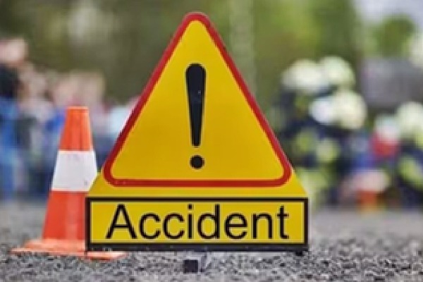 Seven workers killed as mini-truck overturns in Andhra Pradesh