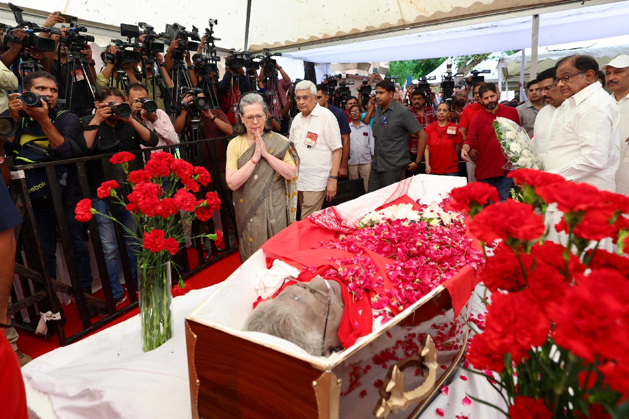 Sonia Gandhi pays last respects to veteran CPI-M leader Sitaram Yechury