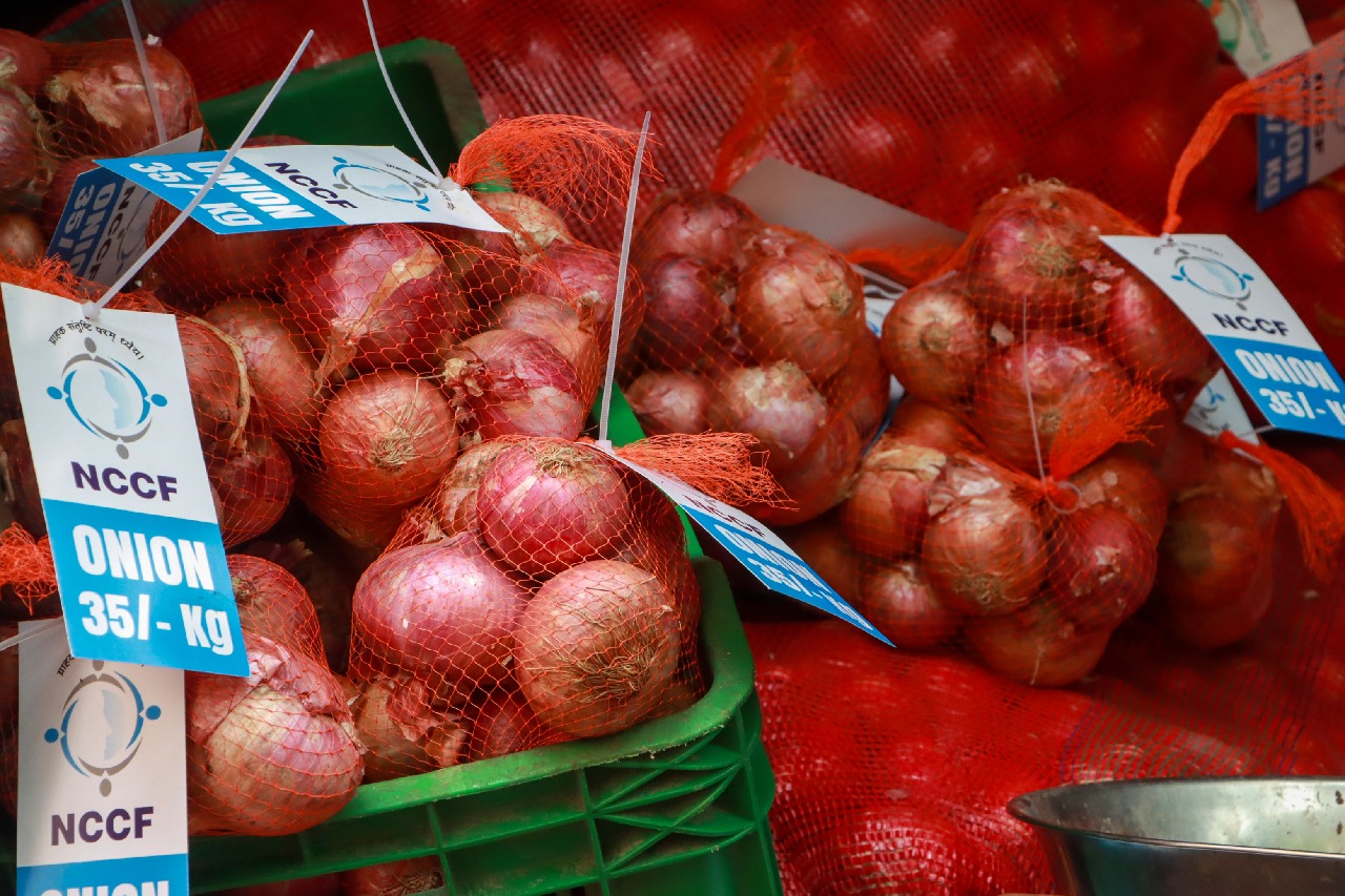 Onion prices drop in major cities after retail selling at subsidised
 rate: Centre