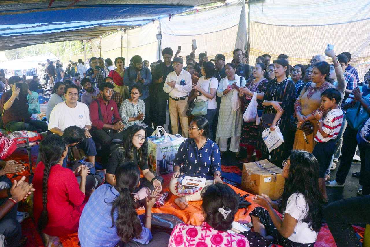 RG Kar protests: Junior doctors delegation, CM begin talks after govt allows transcription of proceedings 